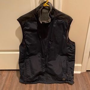 IZOD men’s fleece/lined reversible vest navy/gray
